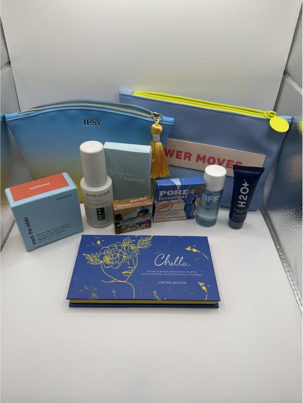 Limited Edition Eyeshadow Palette with Skincare and Beauty Set